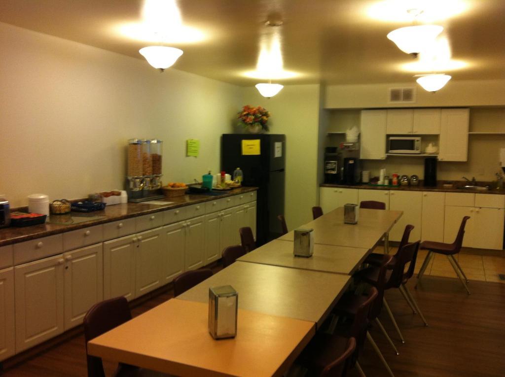 ברנדון Redwood Motor Inn מראה חיצוני תמונה