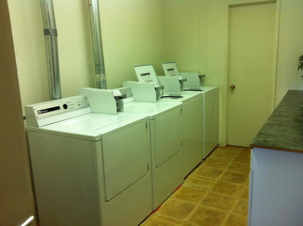 ברנדון Redwood Motor Inn מראה חיצוני תמונה